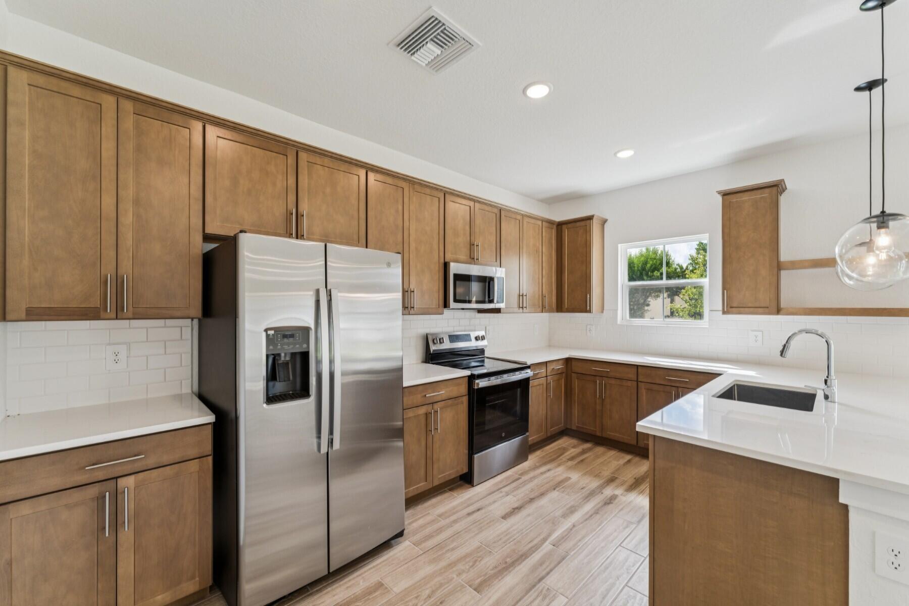 339 Seascape Drive, Unit 23 Fort Pierce, FL 34945 - Photo 10 of 37 Kitchen