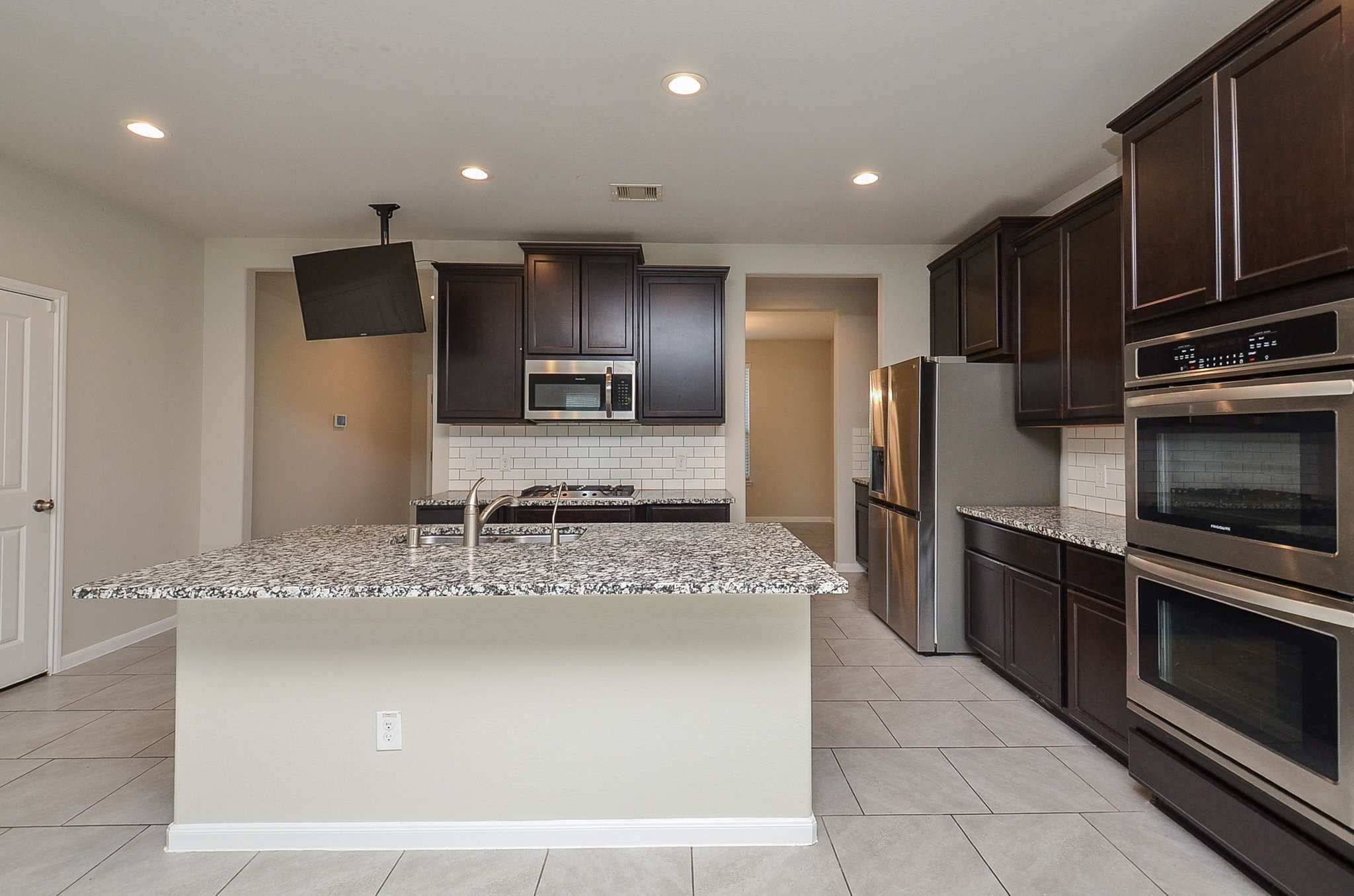 4015 Prairie Landing Lane Katy, TX 77494 - Photo 8 of 32 a kitchen with stainless steel appliances granite countertop a sink refrigerator and microwave