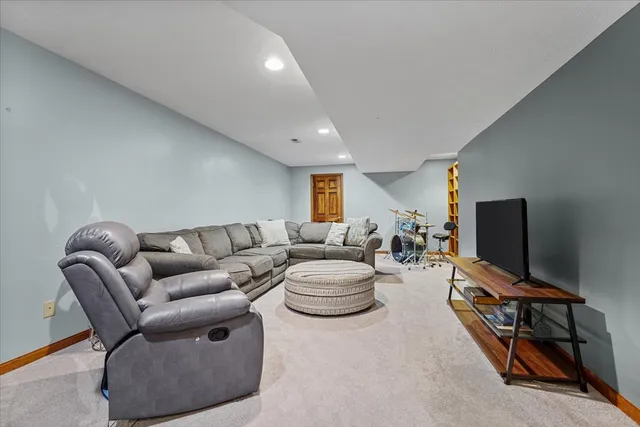 $475,000 | 8 Stetson Drive, Bloomington, IL 61701