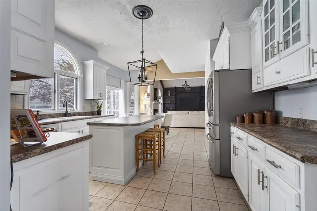 $475,000 | 8 Stetson Drive, Bloomington, IL 61701