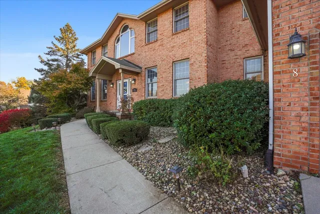 $475,000 | 8 Stetson Drive, Bloomington, IL 61701