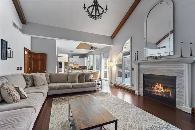 $475,000 | 8 Stetson Drive, Bloomington, IL 61701