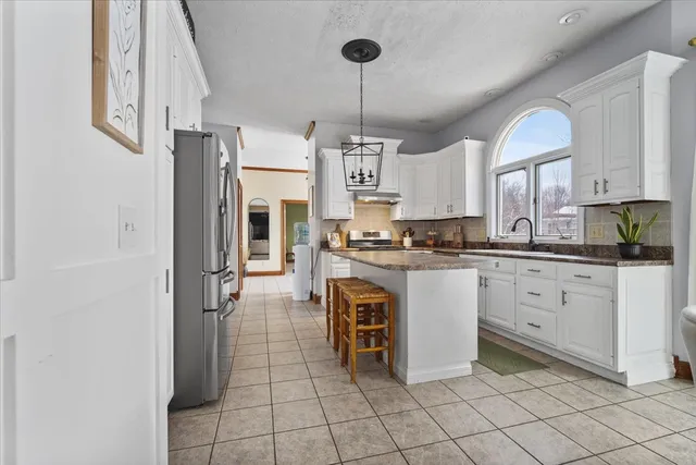 $475,000 | 8 Stetson Drive, Bloomington, IL 61701