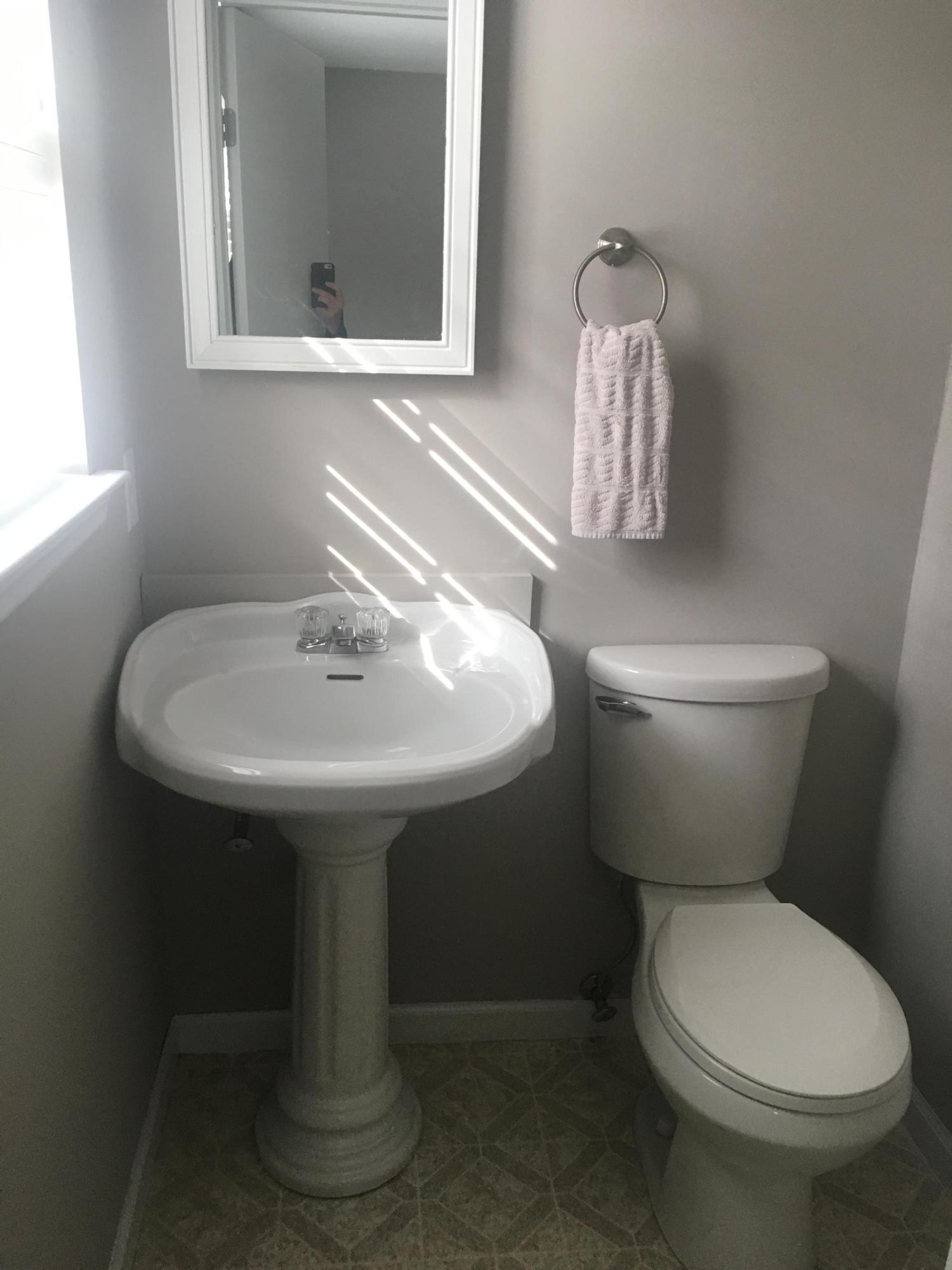 1044 Hill Crest Road Hixson, TN 37343 - Photo 11 of 19 Half Bath off Bedroom