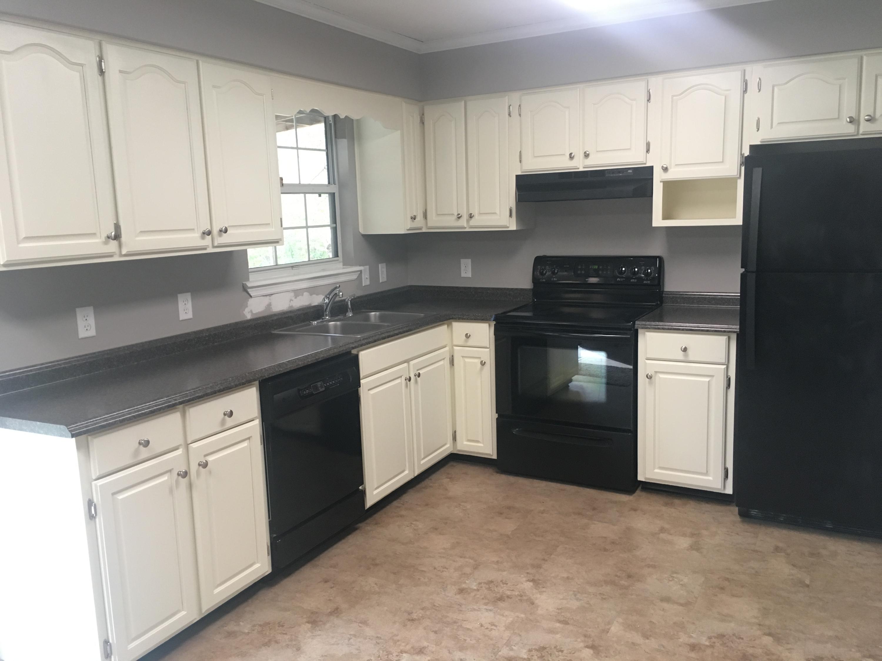 1044 Hill Crest Road Hixson, TN 37343 - Photo 3 of 19 Kitchen
