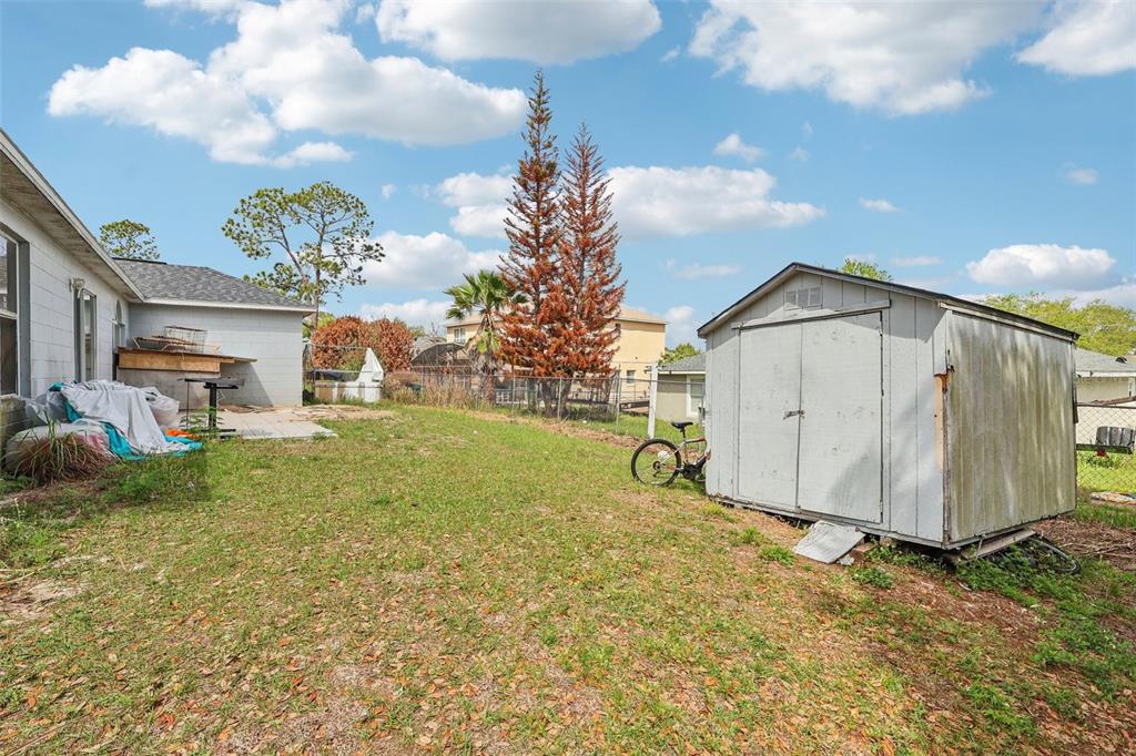 42 Inconnu Drive Poinciana, FL 34759 - Photo 28 of 29 a backyard of a house with table and chairs
