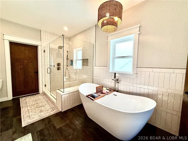 $1,400,000 | 1073 Country Club Drive, Lake Ozark, MO 65049