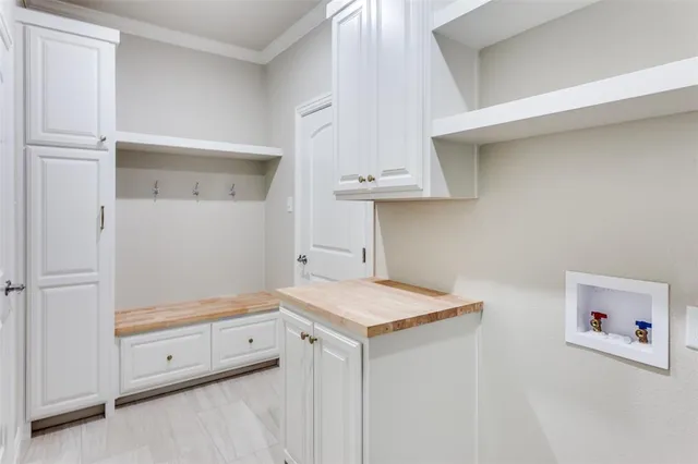 a view of utility room