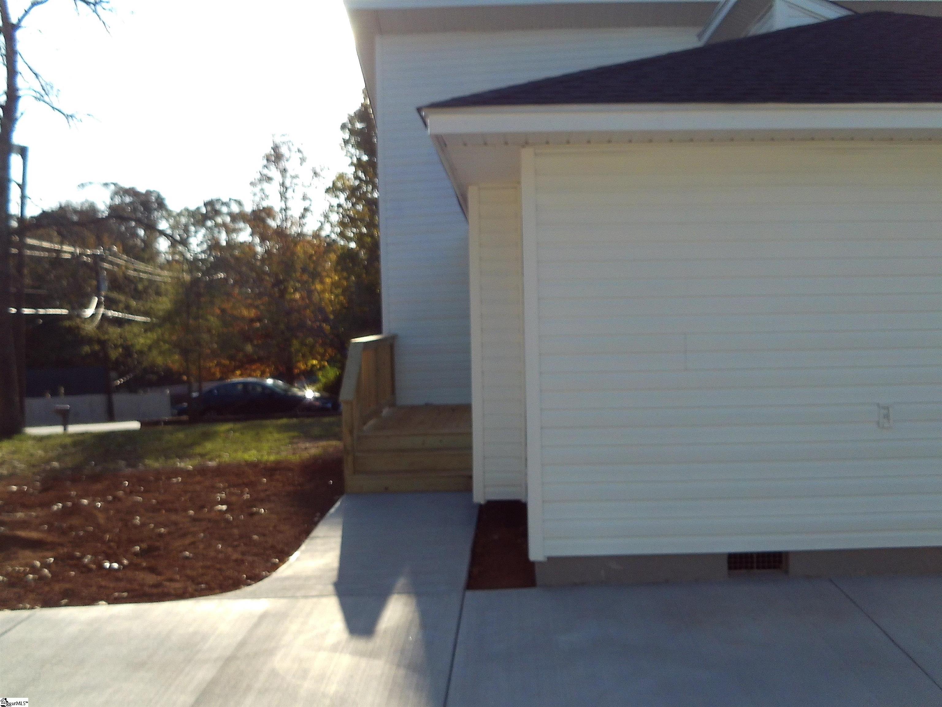 611 Bridwell Road Travelers Rest, SC 29690 - Photo 10 of 19