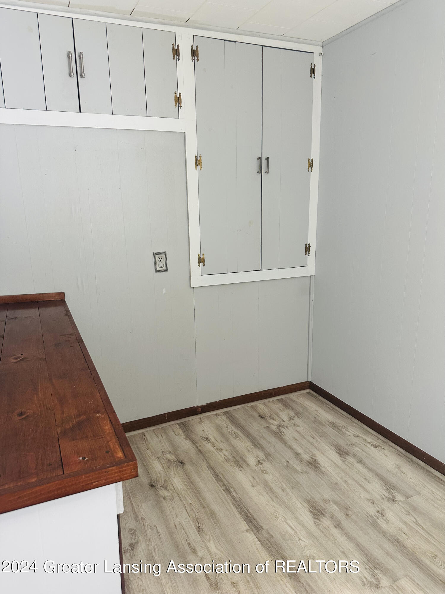 900 Bretton Road Lansing, MI 48917 - Photo 29 of 34 IMG_5824