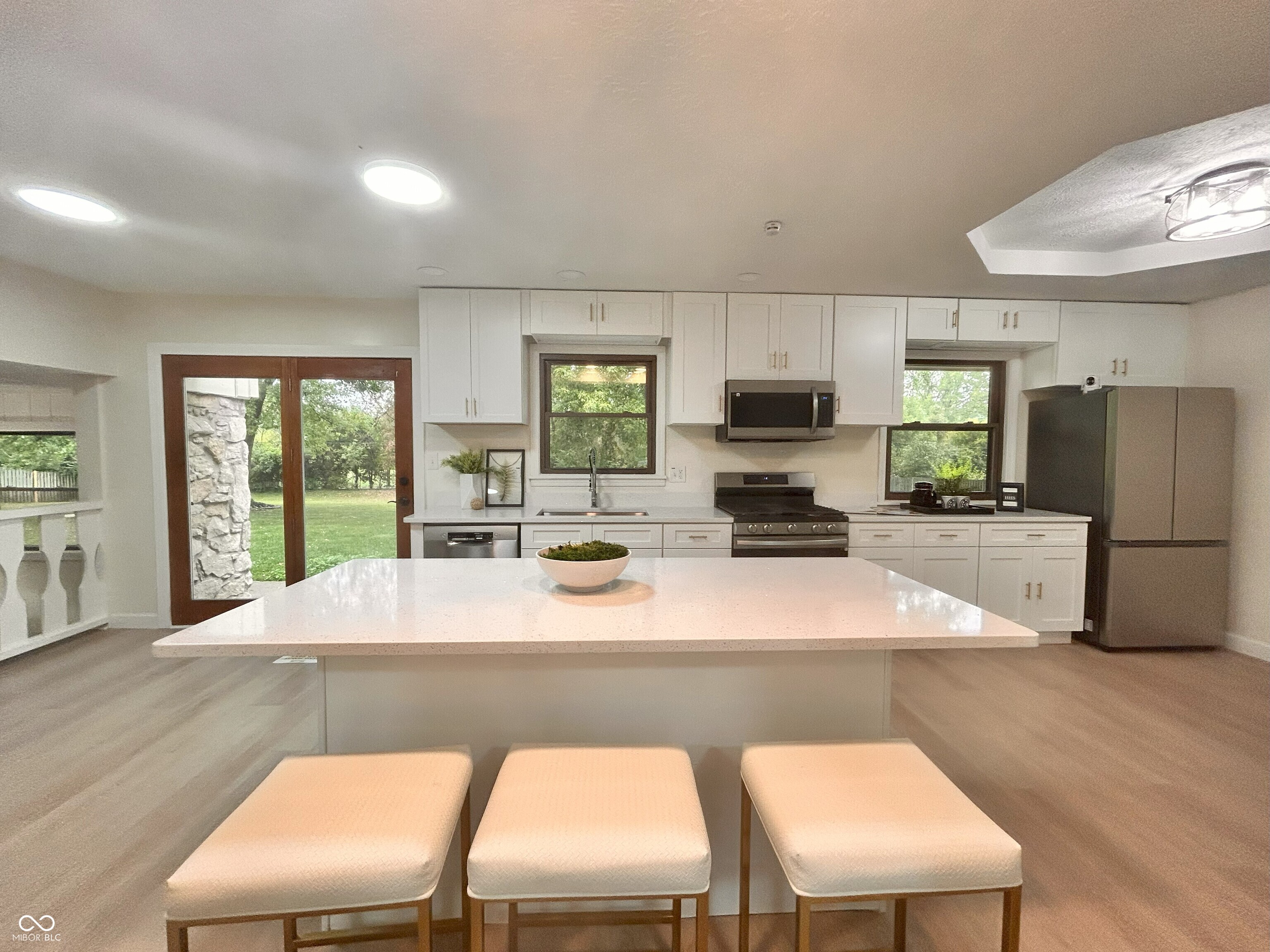 908 North Meadows Lane Greenfield, IN 46140 - Photo 1 of 53