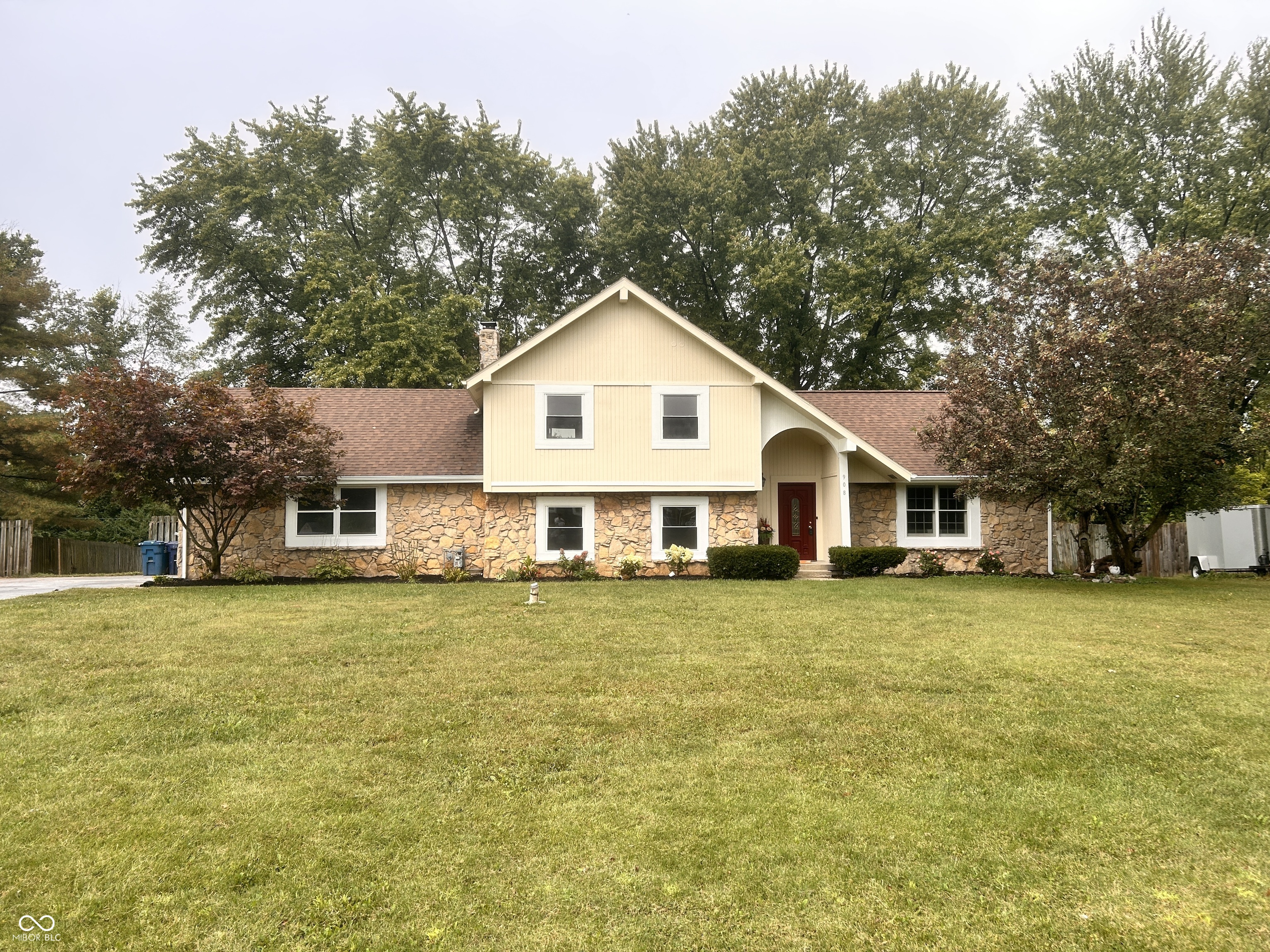 908 North Meadows Lane Greenfield, IN 46140 - Photo 4 of 53