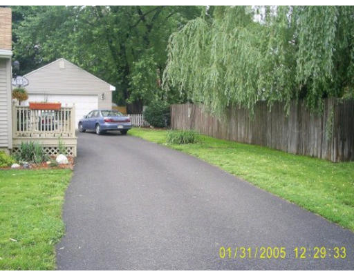16 Sterling Road Agawam, MA 01001 - Photo 3 of 29 Gallery Image 3