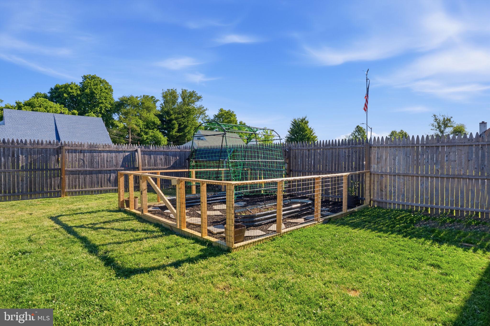 95 Cardinal Road Levittown, PA 19057 - Photo 5 of 40 Spacious yard with fenced enclosure.