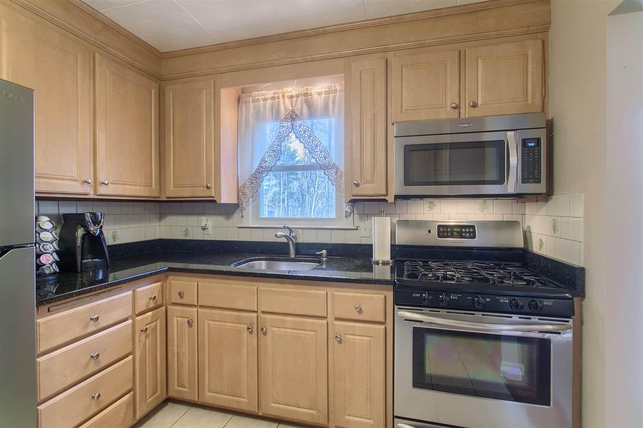 38 Greeley Road Pelham, NH 03076 - Photo 16 of 36