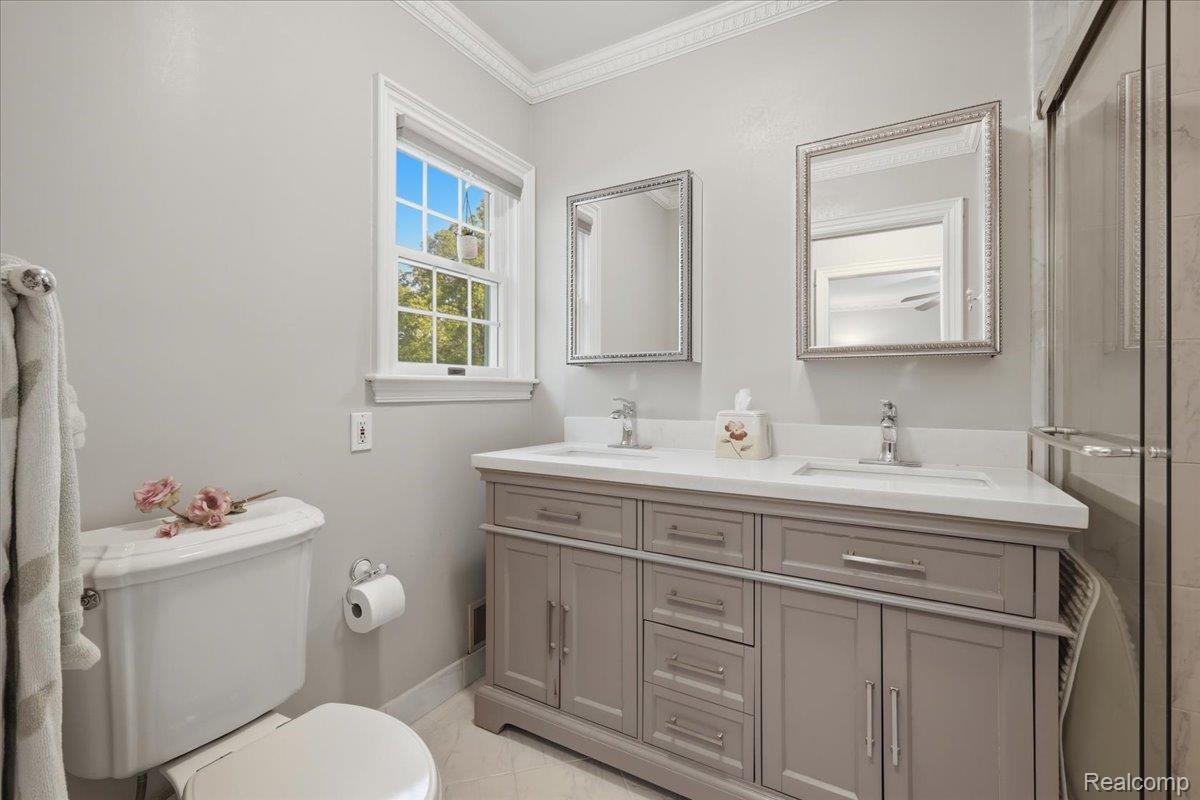 5685 Crescent Road Waterford, MI 48327 - Photo 28 of 47 Dual vanity with a white countertop and integrated sinks