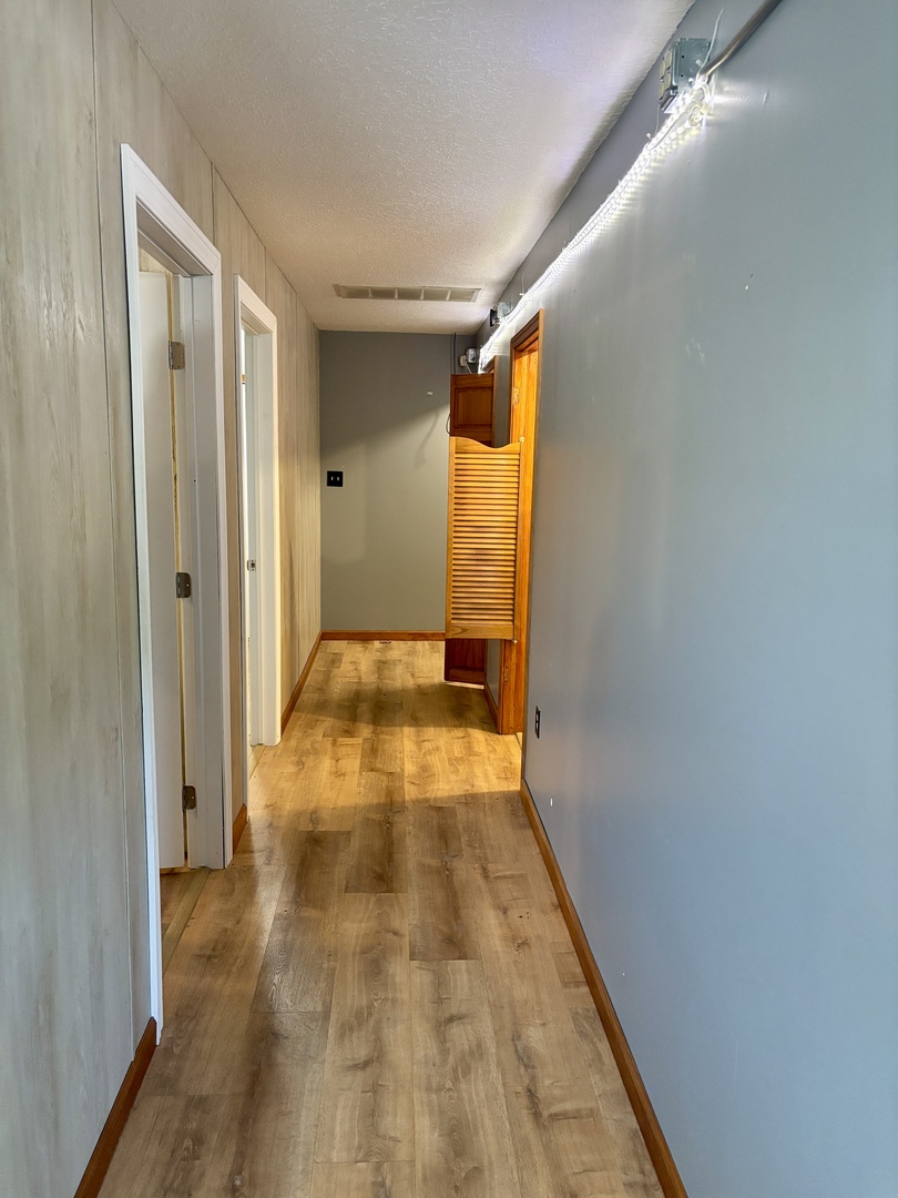 922 Highway 49 Casey, IL 62420 - Photo 11 of 28 a view of a bathroom with a tub