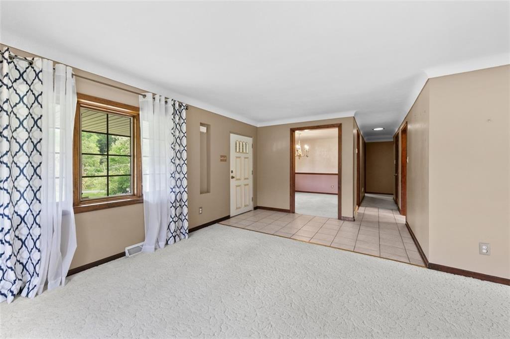 4948 Ashbaugh Road Murrysville, PA 15668 - Photo 9 of 48 Light and Bright