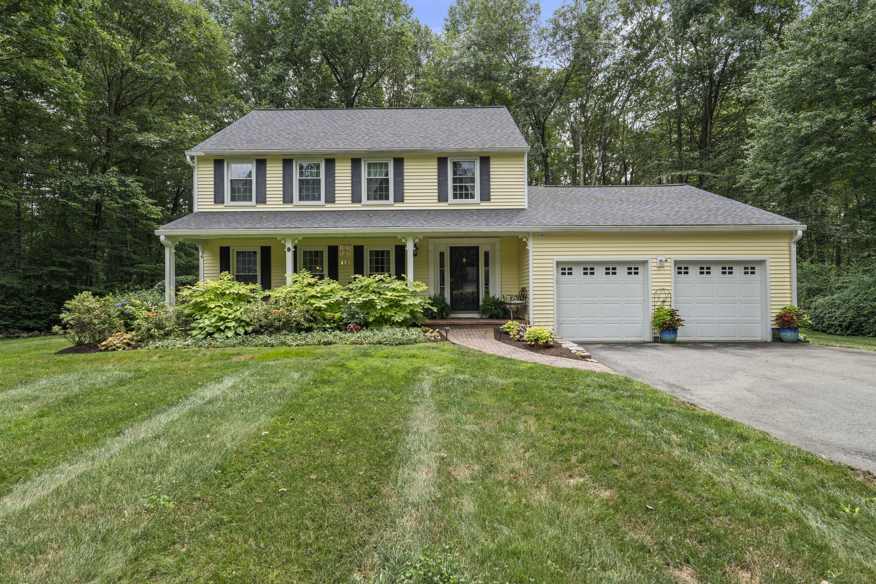 Welcome to 86 Winterhill Road. A four bedroom side hall colonial.