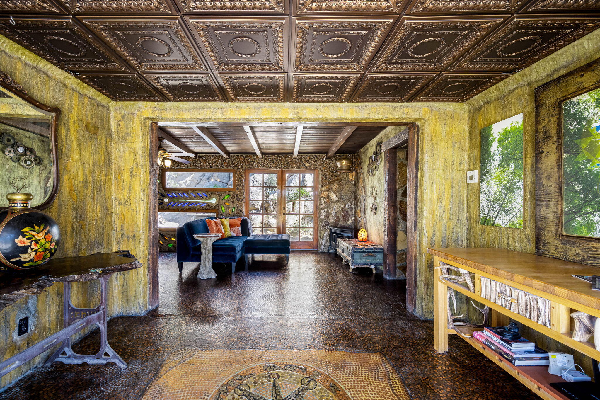 5845 Cholla Avenue Yucca Valley, CA 92284 - Photo 12 of 75 a living room with furniture