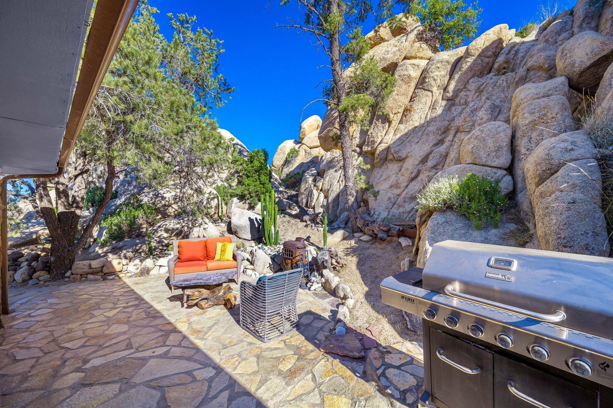 5845 Cholla Avenue Yucca Valley, CA 92284 - Photo 25 of 75 .