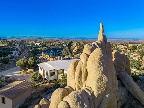 $1,350,000 | 5845 Cholla Avenue, Yucca Valley, CA 92284
