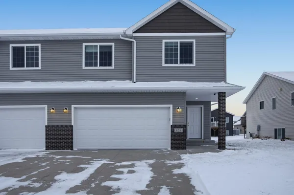 $299,900 | 939 Eaglewood Avenue, West Fargo, ND 58078