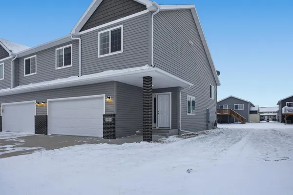 $299,900 | 939 Eaglewood Avenue, West Fargo, ND 58078