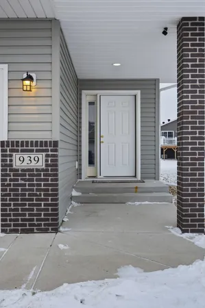 $299,900 | 939 Eaglewood Avenue, West Fargo, ND 58078
