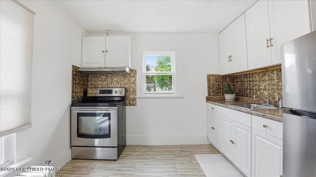 a view of livingroom with furniture and windows
