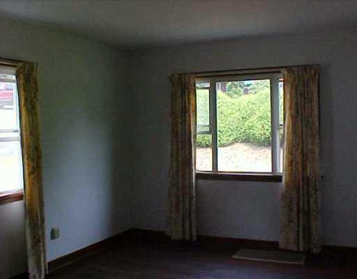 3068 Sylvan Road Ambridge, PA 15003 - Photo 4 of 4 Living Room.