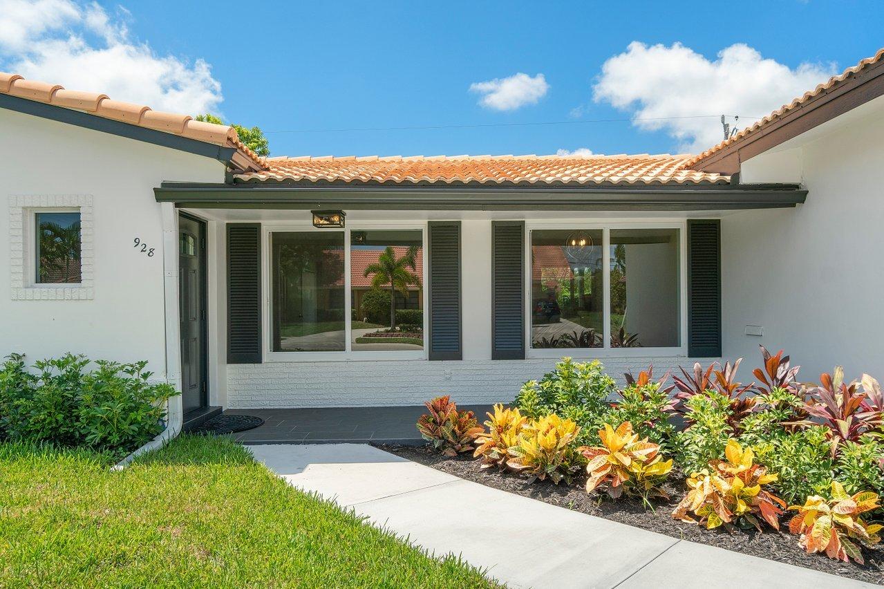 928 Southwest 4th Street Boca Raton, FL 33486 - Photo 2 of 37 004-928Southwest4thStreet-BocaRaton-FL-3