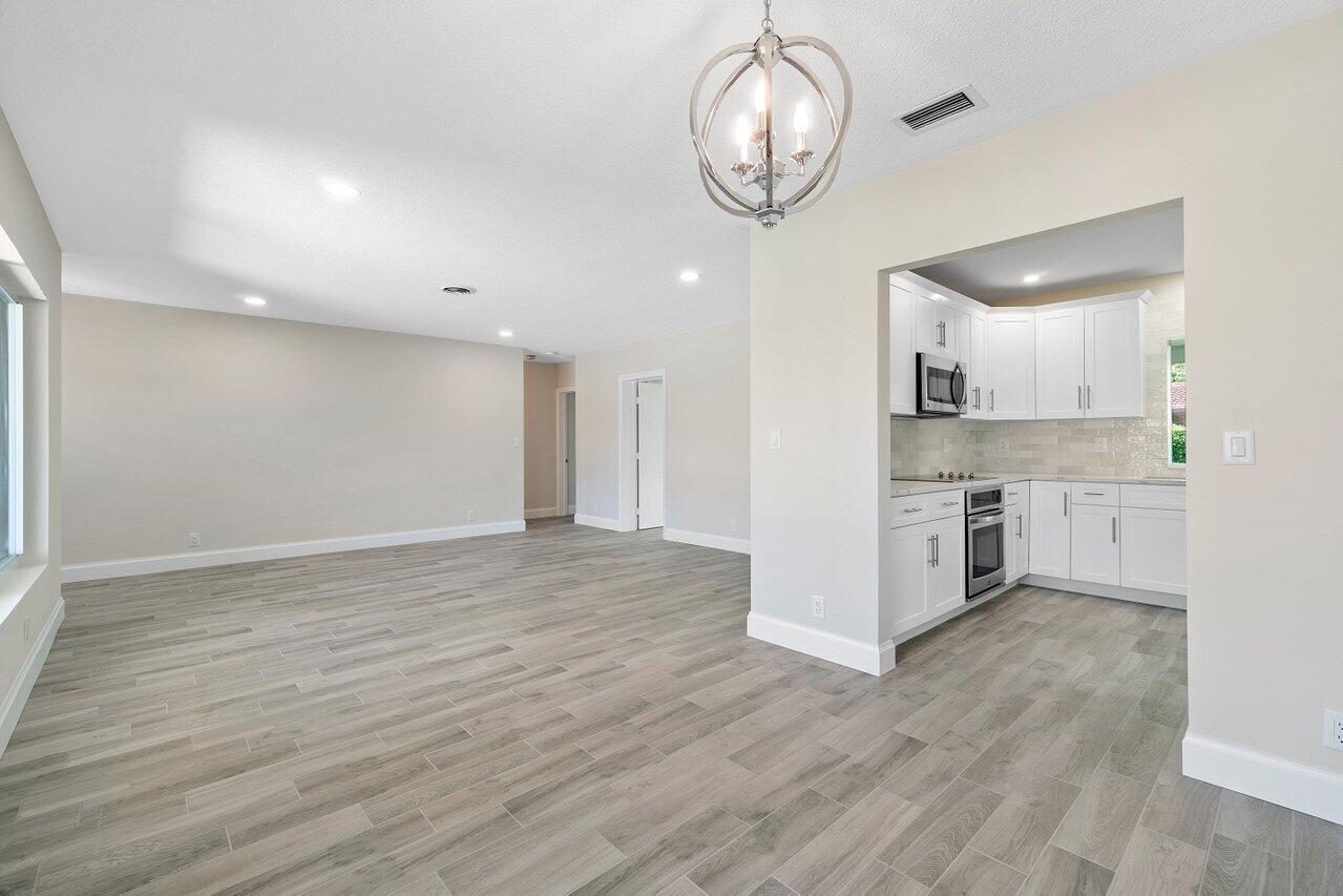 928 Southwest 4th Street Boca Raton, FL 33486 - Photo 7 of 37 011-928Southwest4thStreet-BocaRaton-FL-3