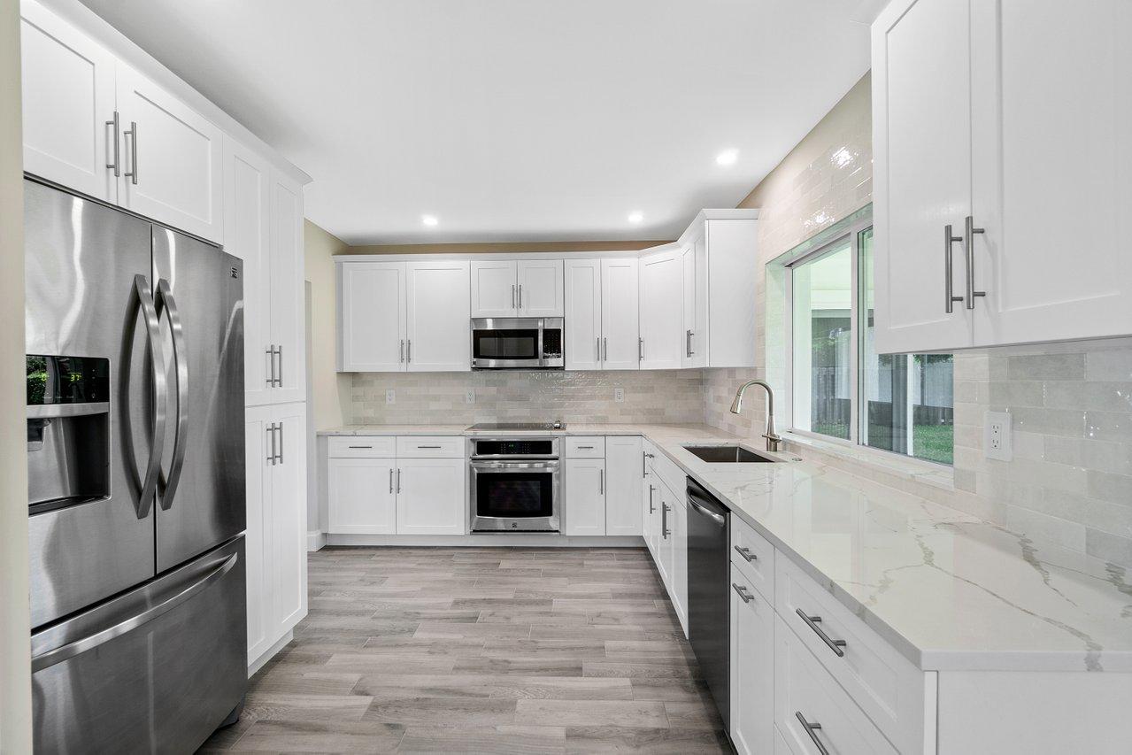 928 Southwest 4th Street Boca Raton, FL 33486 - Photo 9 of 37 015-928Southwest4thStreet-BocaRaton-FL-3