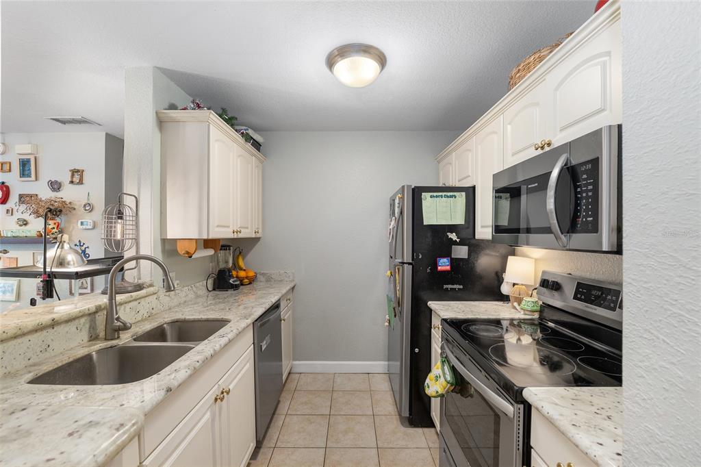 835 Southwest 9th Street, Unit 209 Gainesville, FL 32601 - Photo 3 of 31