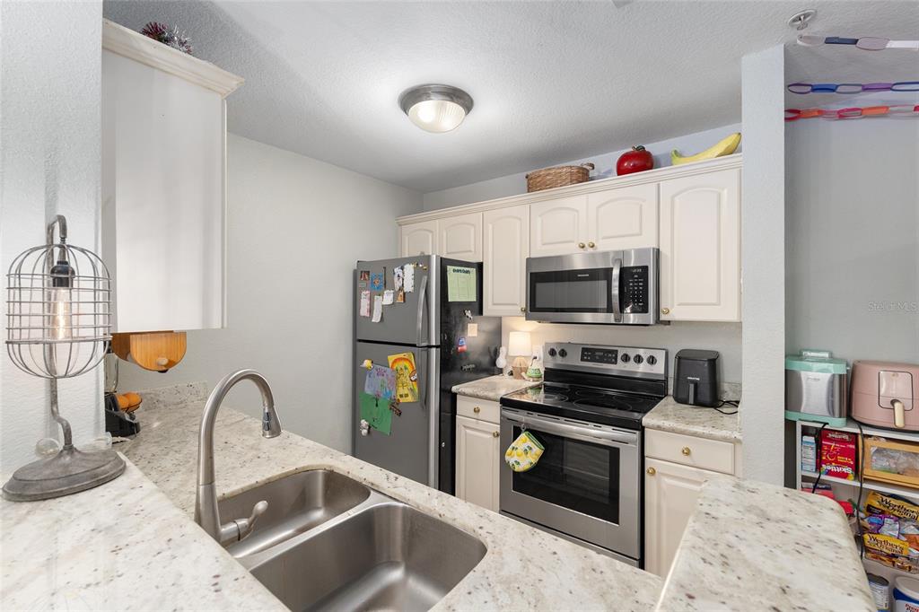 835 Southwest 9th Street, Unit 209 Gainesville, FL 32601 - Photo 4 of 31