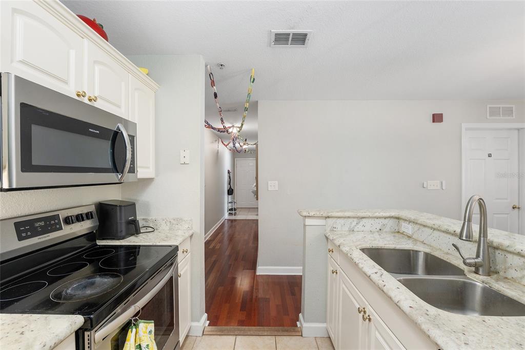 835 Southwest 9th Street, Unit 209 Gainesville, FL 32601 - Photo 6 of 31