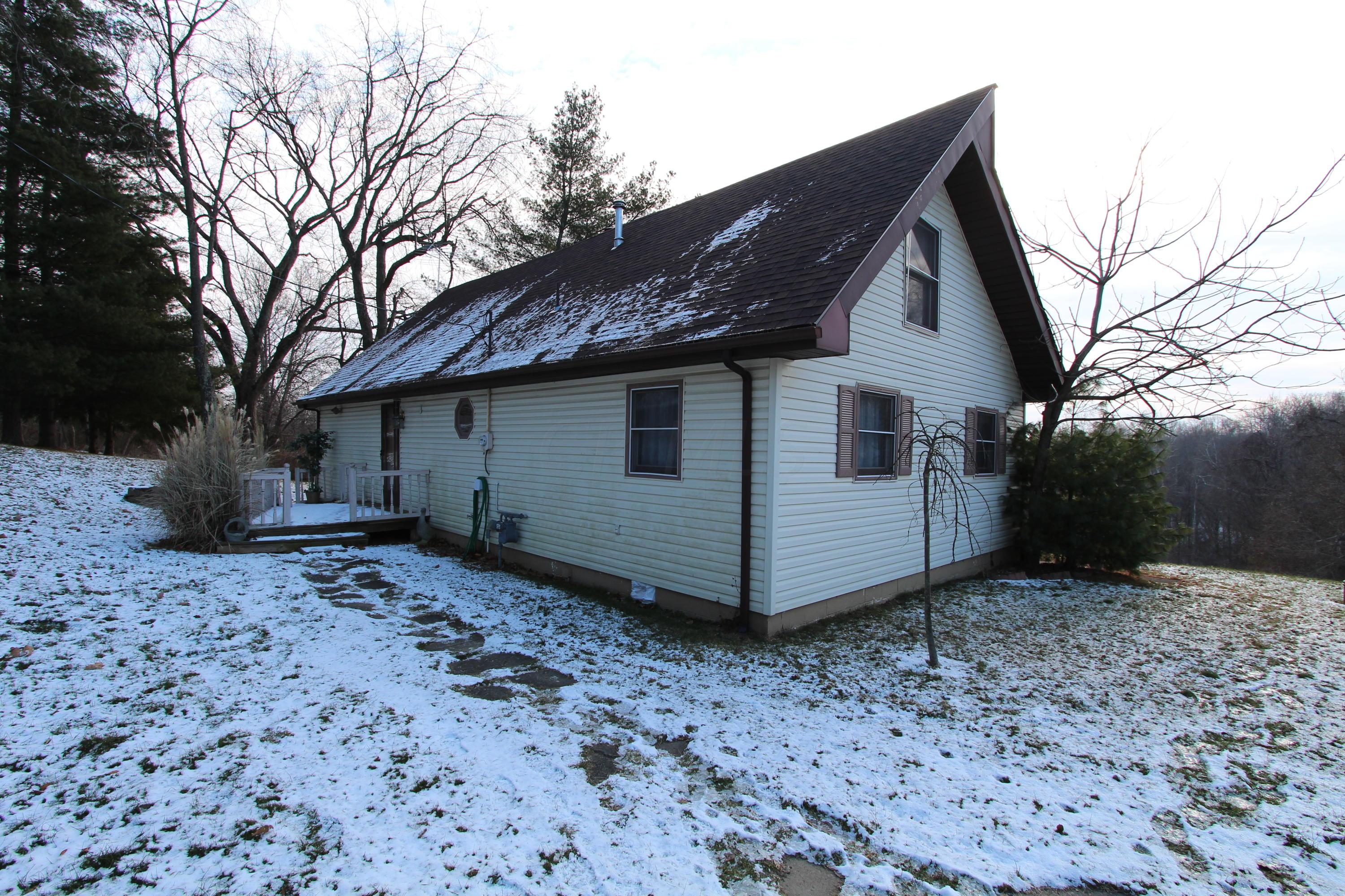 2730 Lake Road Southeast Lancaster, OH 43130 - Photo 2 of 27 Gallery Image 2