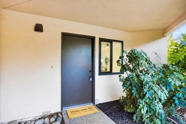 a view of an entryway of the house