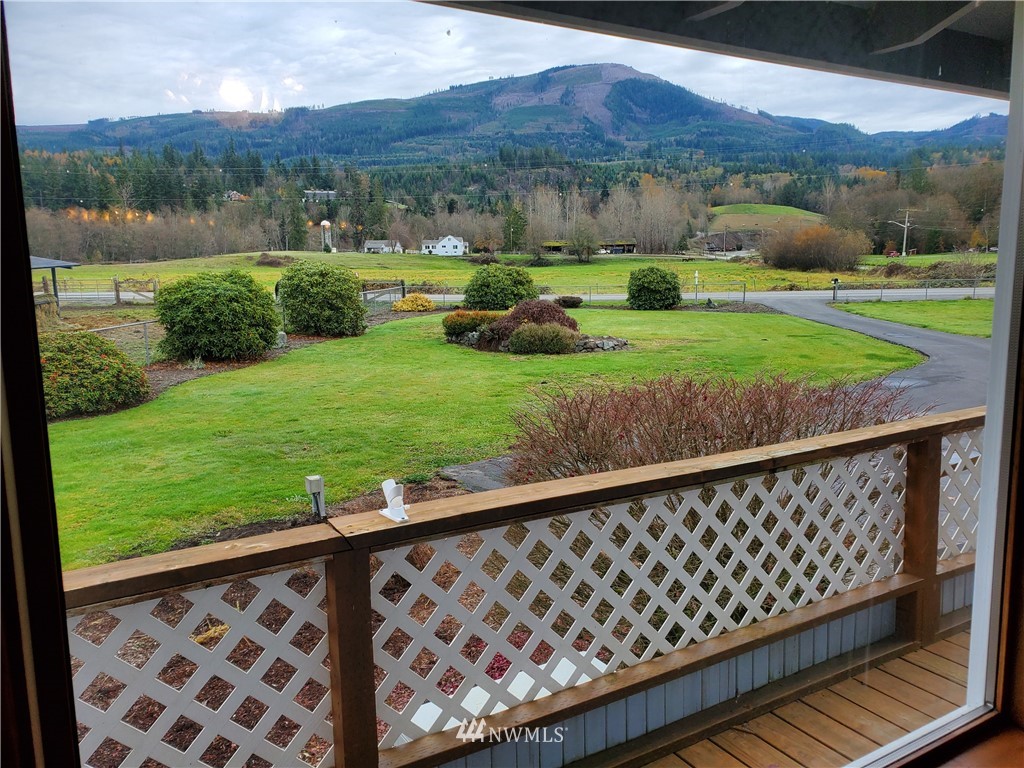 15214 Beaver Lake Road Mount Vernon, WA 98273 - Photo 4 of 28 Gallery Image 4
