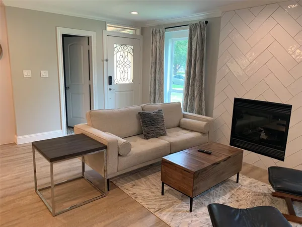 $4,500 | 2401 McClendon Street, Houston, TX 77030