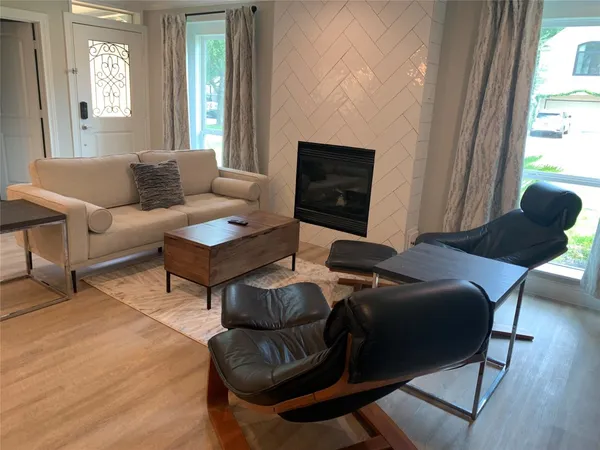 $4,500 | 2401 McClendon Street, Houston, TX 77030