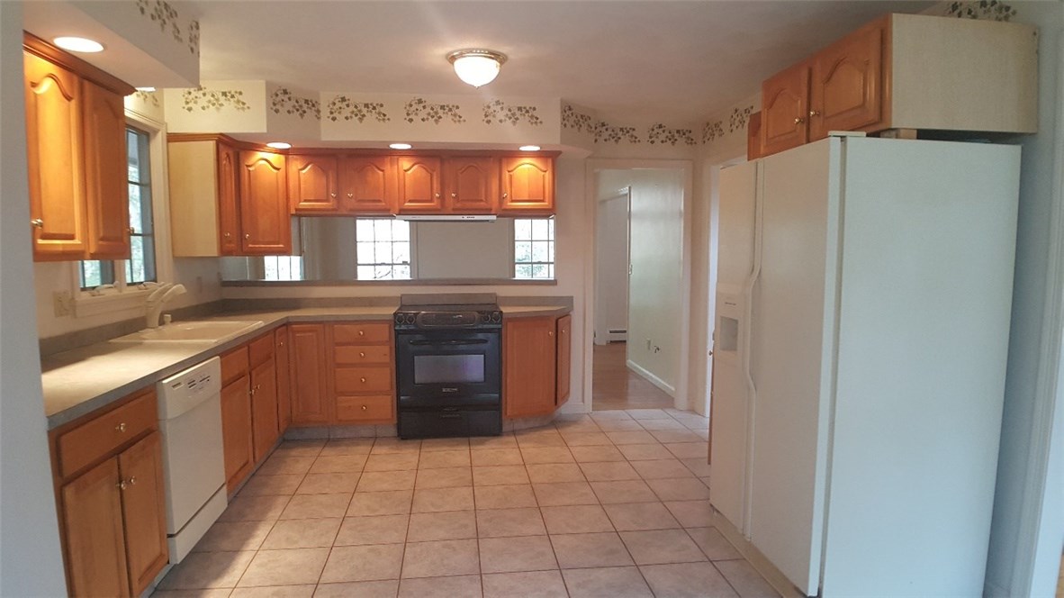105 Pine Swamp Road Cumberland, RI 02864 - Photo 8 of 32