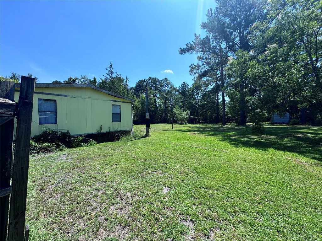 54440 Bea Road Callahan, FL 32011 - Photo 4 of 10 a view of a backyard with large trees