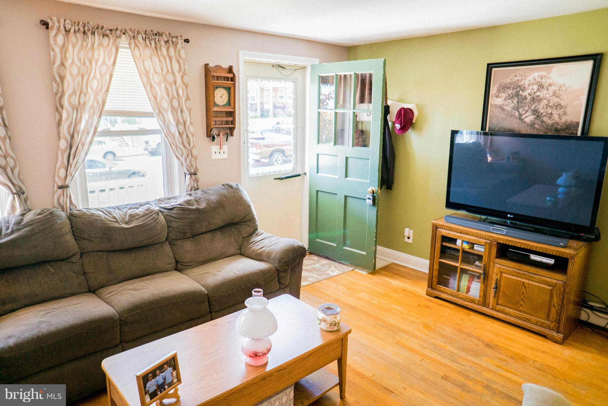 1114 Elm Road Baltimore, MD 21227 - Photo 2 of 29 Living Room