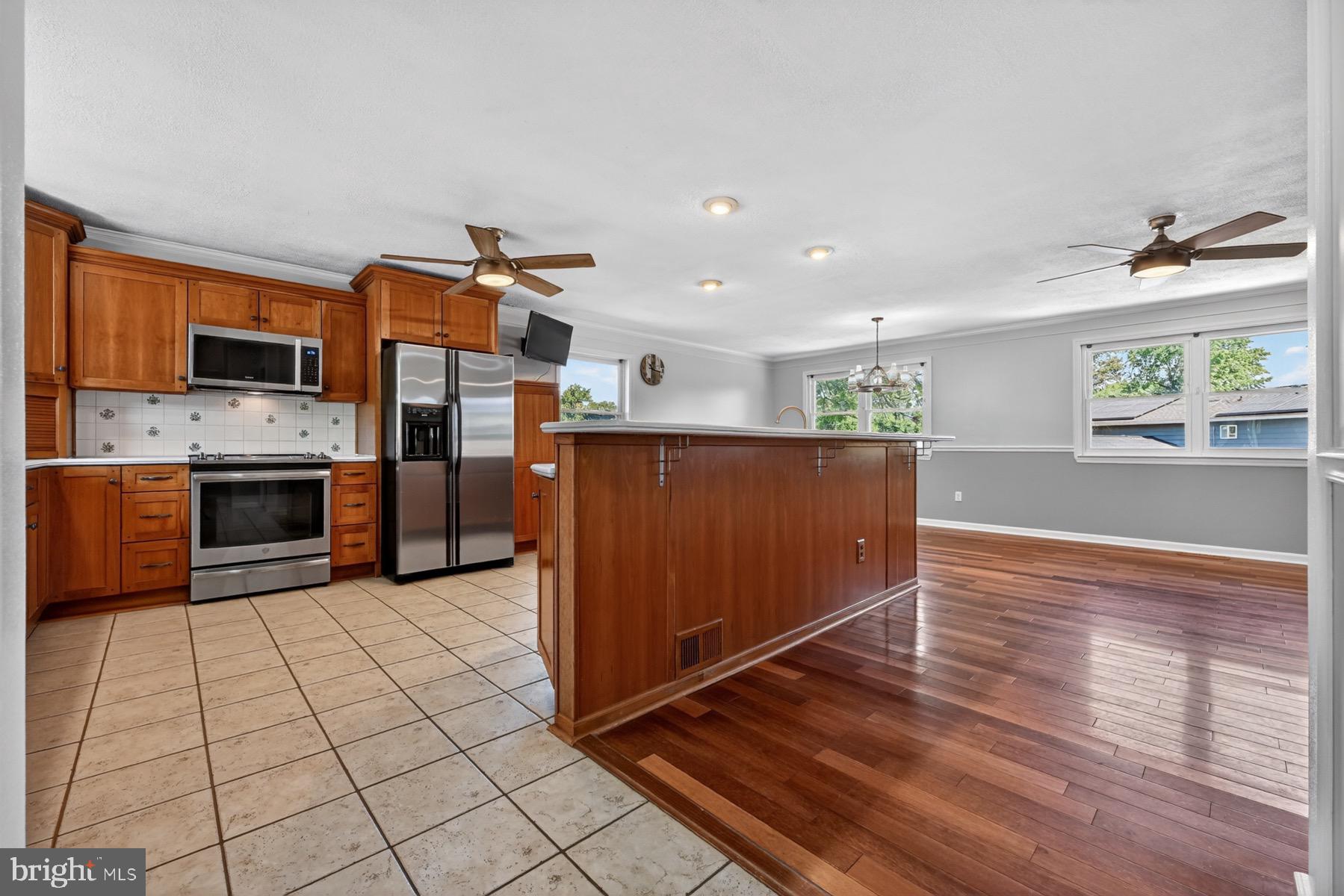 422 Ridgeview Court Arnold, MD 21012 - Photo 16 of 54 Kitchen & Dining Area