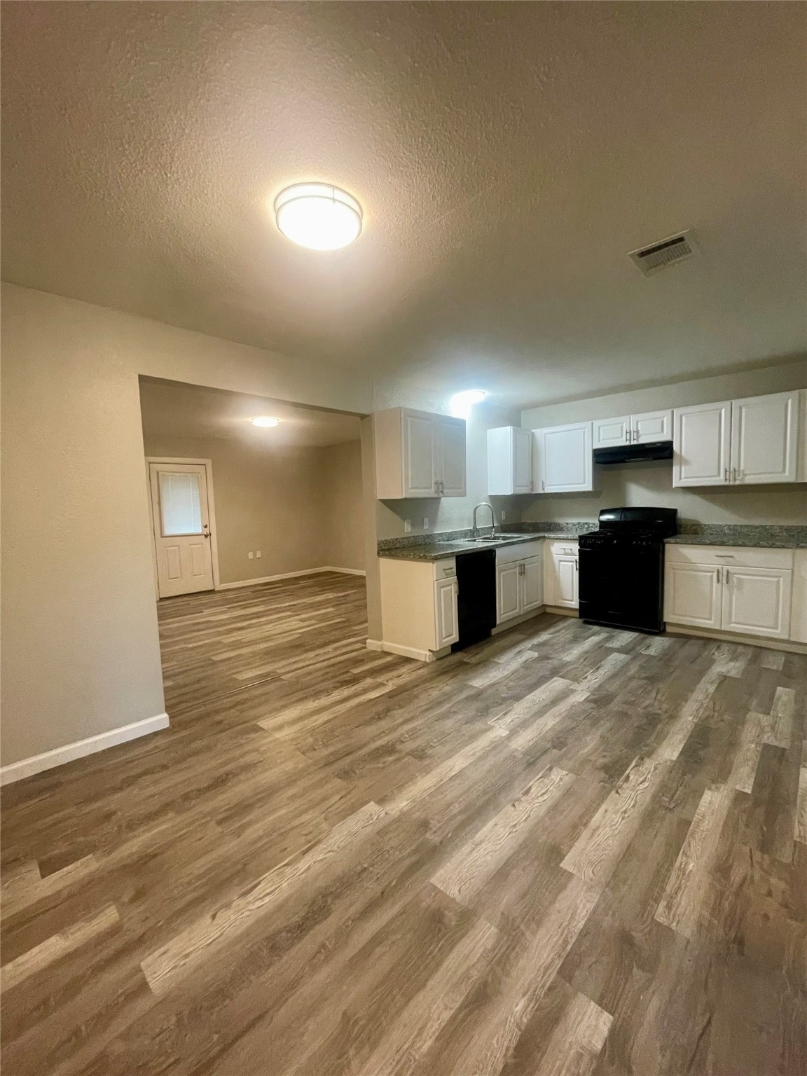 618 West Peach Street Angleton, TX 77515 - Photo 3 of 18