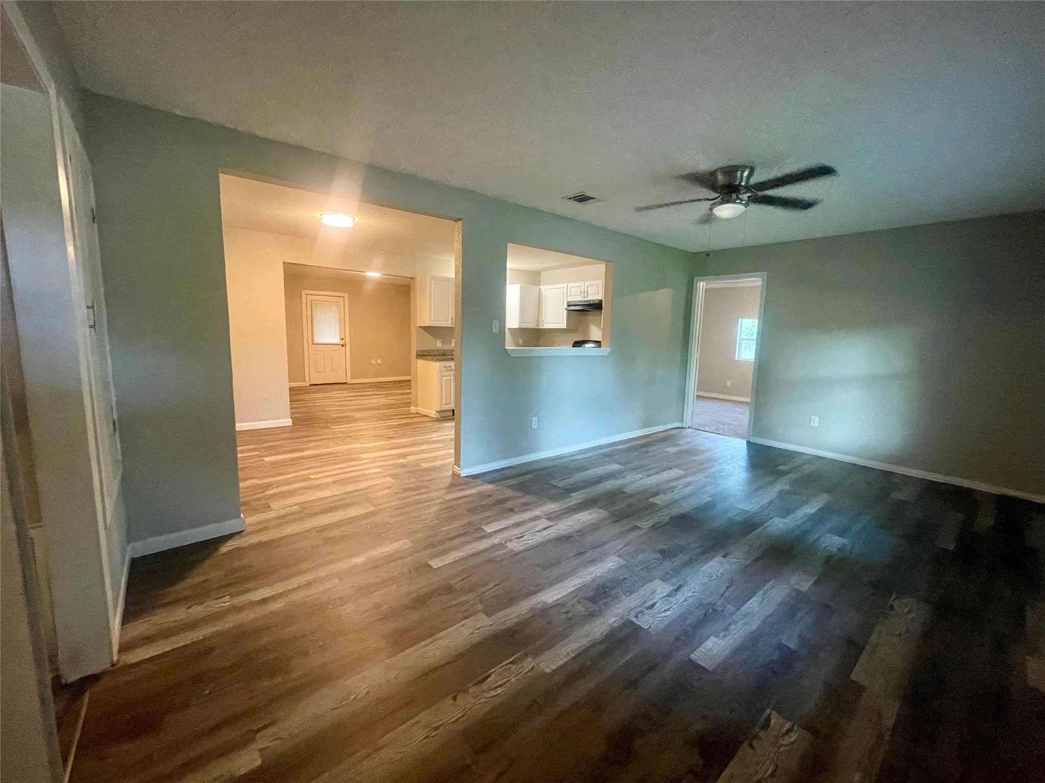 618 West Peach Street Angleton, TX 77515 - Photo 5 of 18