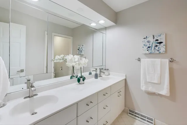 $975,000 | 1925 Ivy Lane, Northbrook, IL 60062