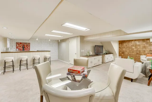 $975,000 | 1925 Ivy Lane, Northbrook, IL 60062